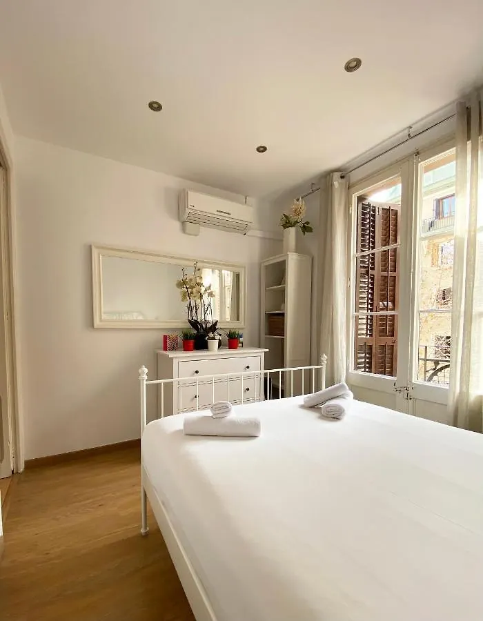 ברצלונה Stay U-Nique Apartments Sagrada Familia III 0*,  ספרד